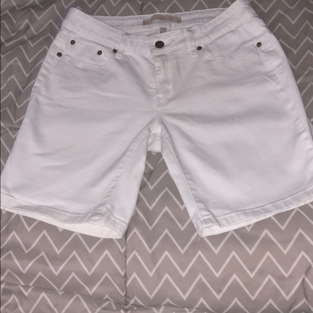 White shorts, size 6